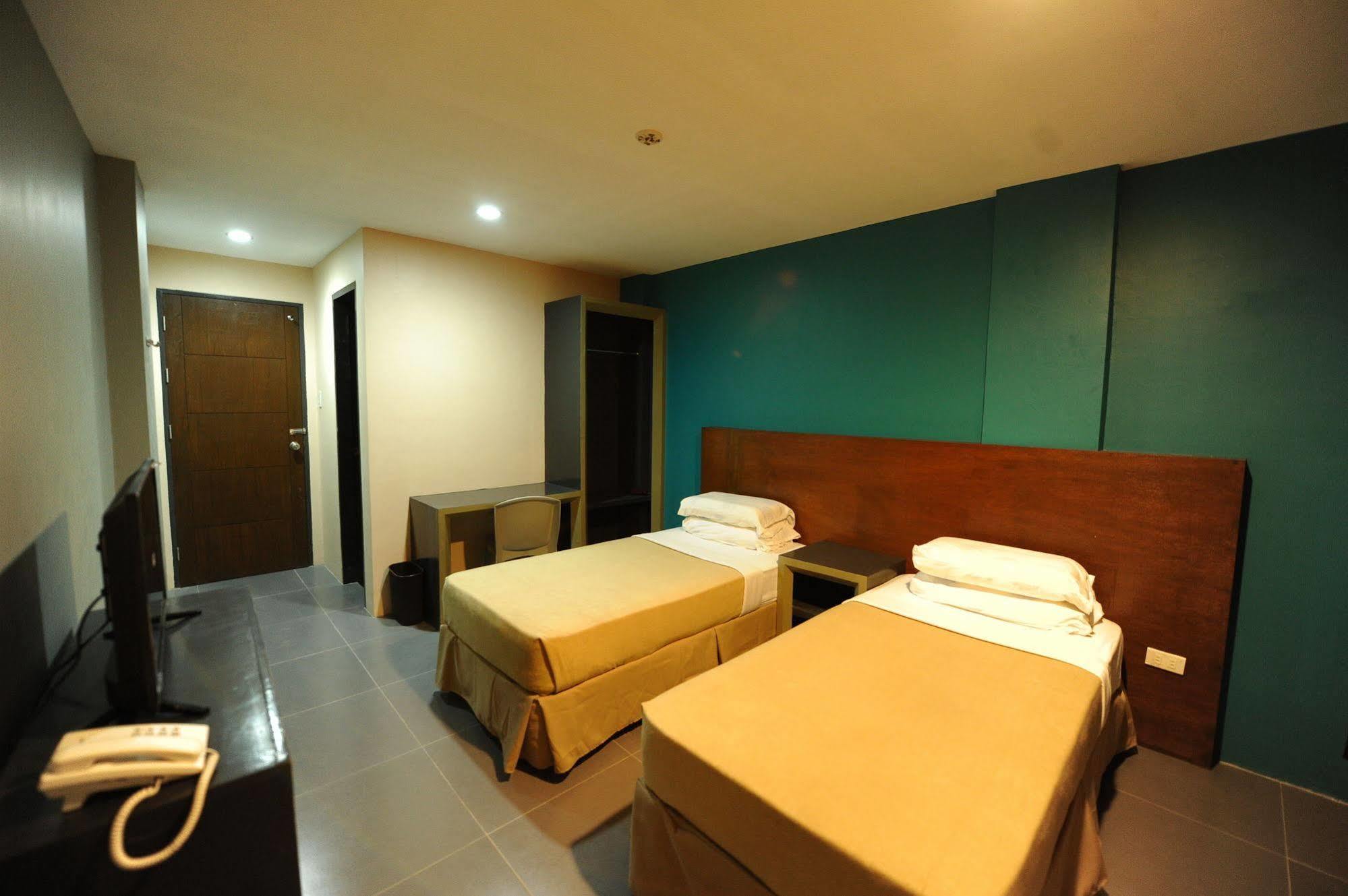 Urban Living Zen Hotel Davao Ngoại thất bức ảnh