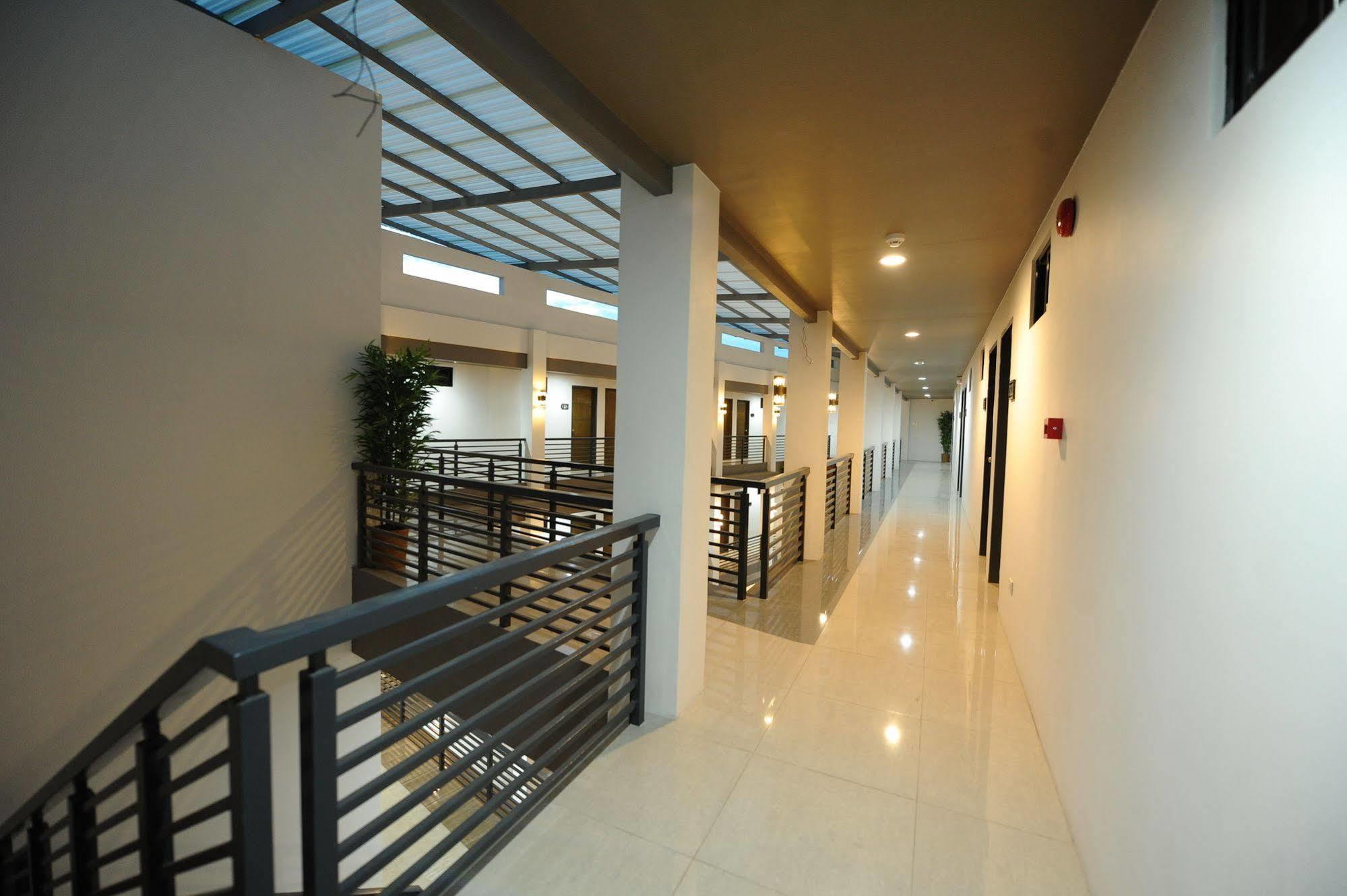 Urban Living Zen Hotel Davao Ngoại thất bức ảnh